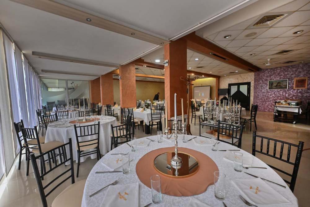 Hotel Tiski Cvet Novi Bečej Exteriör bild