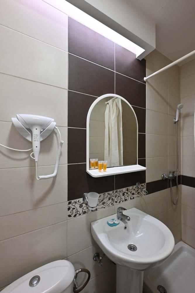 Hotel Tiski Cvet Novi Bečej Exteriör bild