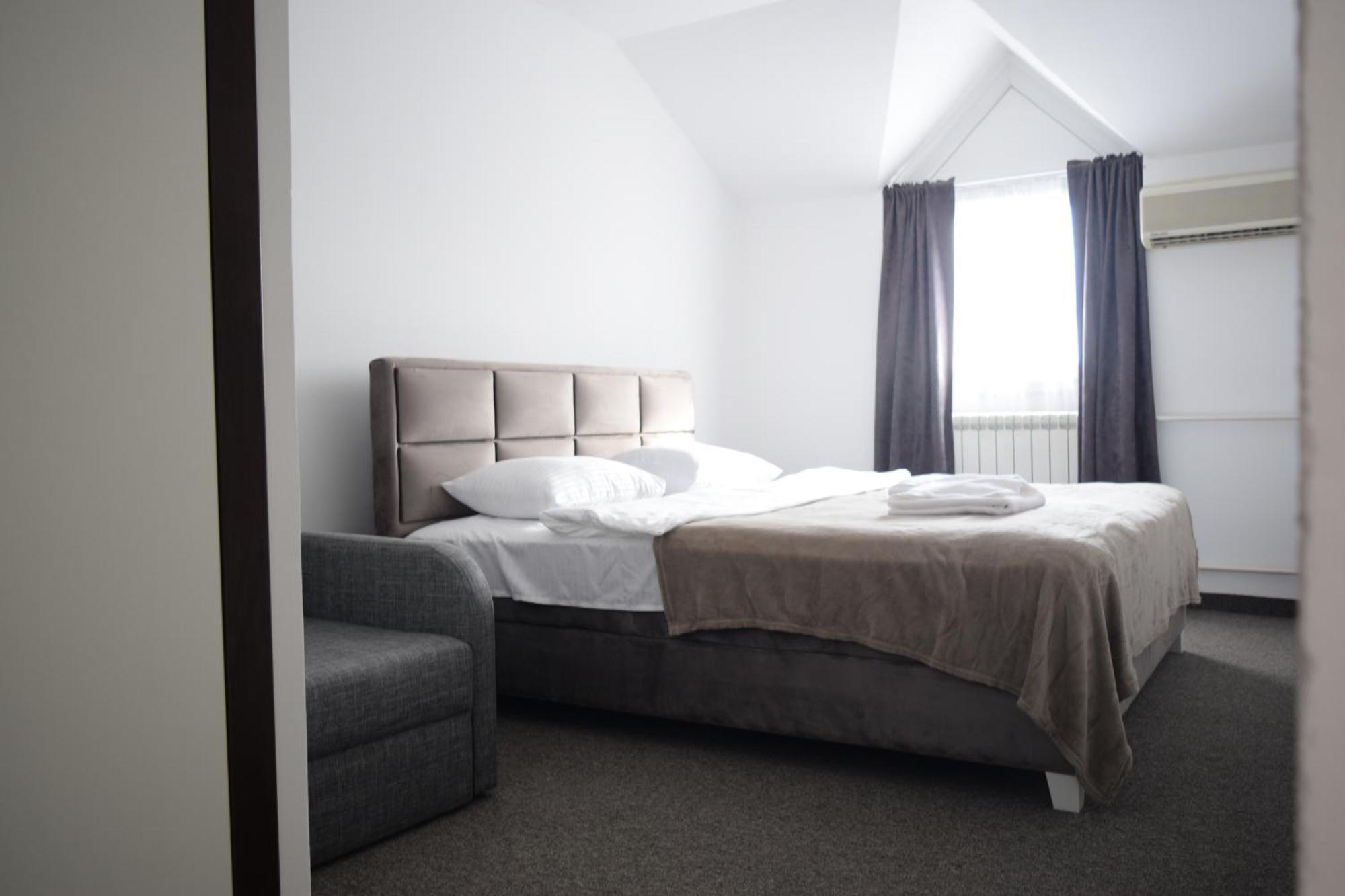 Hotel Tiski Cvet Novi Bečej Exteriör bild
