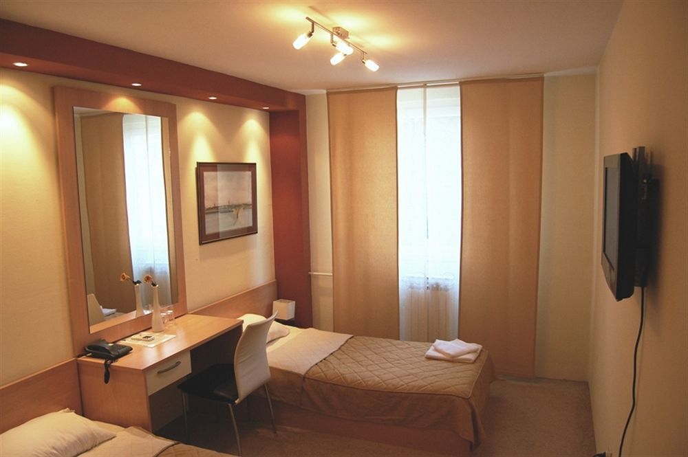 Hotel Tiski Cvet Novi Bečej Exteriör bild