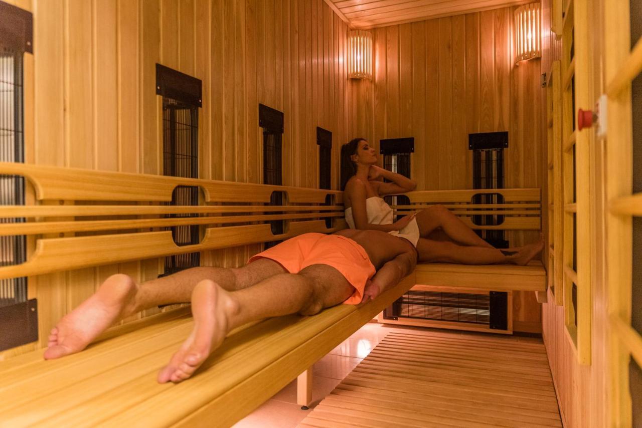 Hotel Tiski Cvet Novi Bečej Exteriör bild